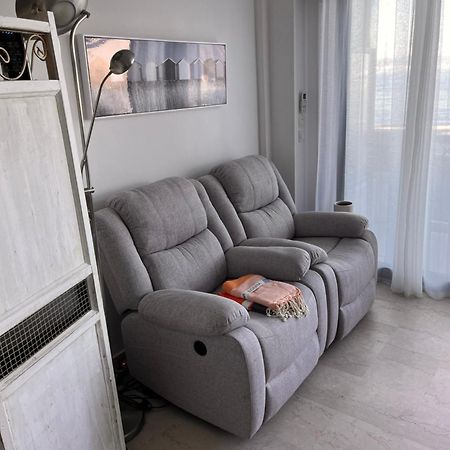 French Riviera 1 Bedroom On The Beach Facing Cannes Théoule-sur-Mer Kültér fotó