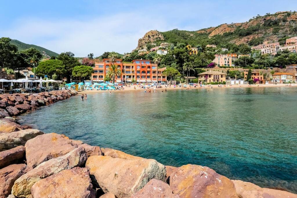 French Riviera 1 Bedroom On The Beach Facing Cannes Théoule-sur-Mer Kültér fotó